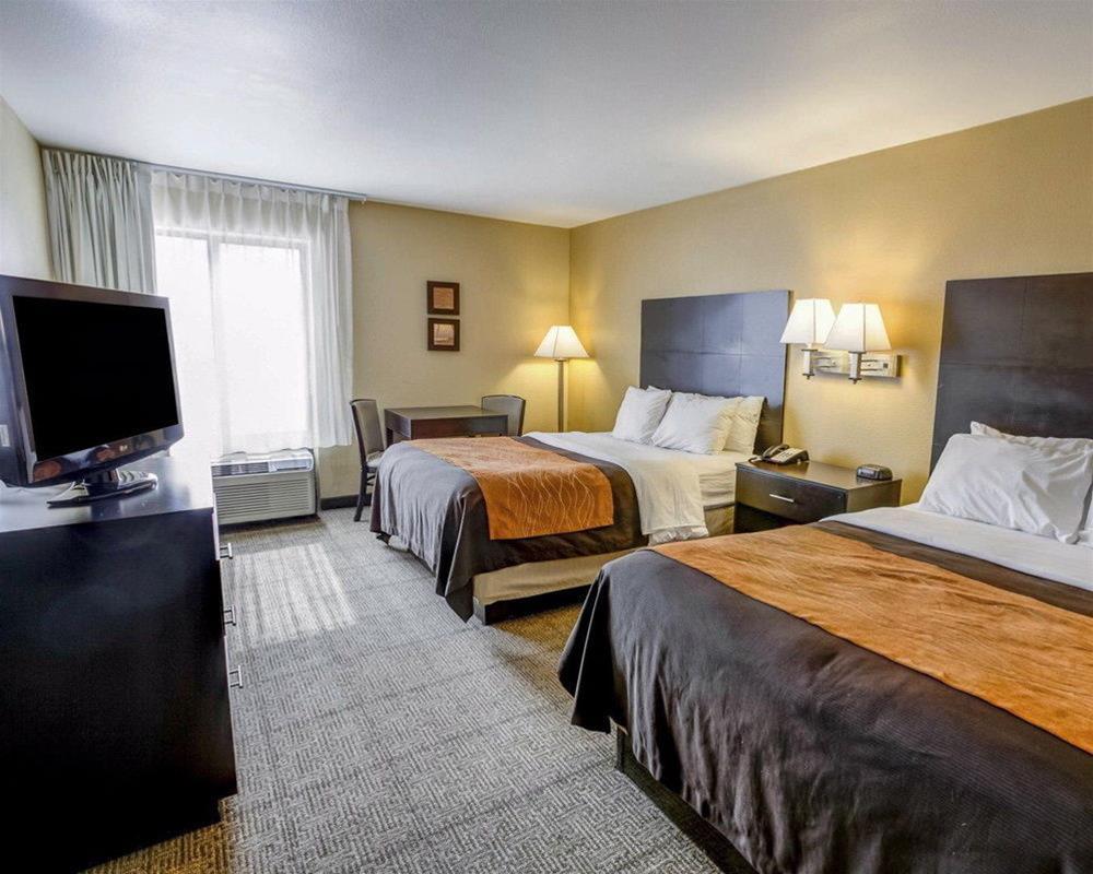 Quality Inn & Suites Lenexa Kansas City Exterior foto