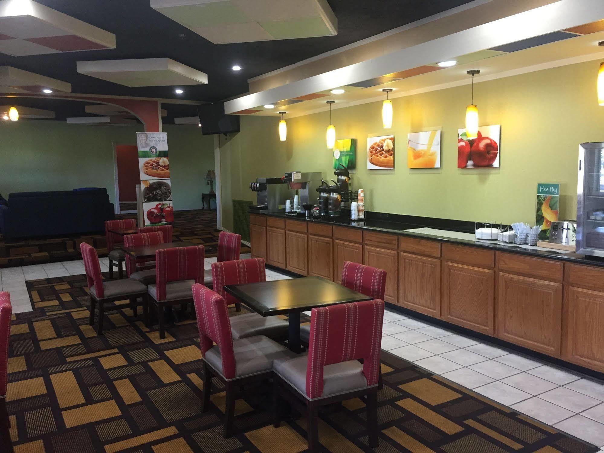 Quality Inn & Suites Lenexa Kansas City Exterior foto